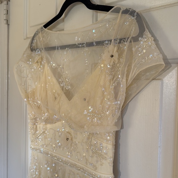 MAC DUGGAL
Embellished Illusion Cap Sleeve Gown - Picture 4 of 16